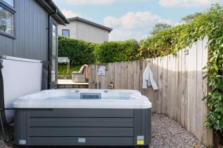 Rose Lodge, 21 Roadford Lake Lodges - Hot Tub, Free Parking and WiFi, Short Walk to Lake - 8