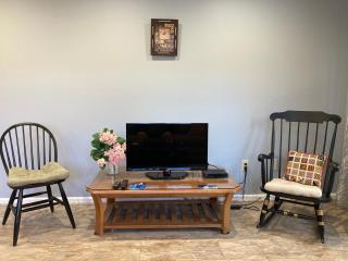 Cozy Apartment Centrally Located in Southbury - 5