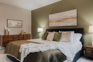 Wine Lovers' Haven | Downtown, Firepit & Patio - 9