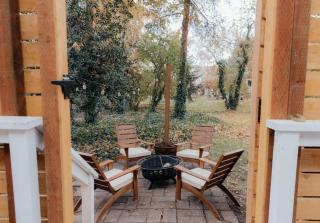Wine Lovers' Haven | Downtown, Firepit & Patio - 5