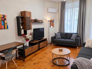 Charming 2BR City Living NDK - 4