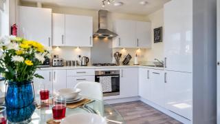 Central 2 Bedroom Flat with 2 Parking Spaces, Quiet and Modern Stay - 5