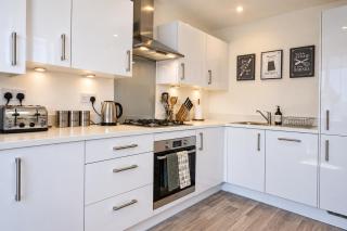 Central 2 Bedroom Flat with 2 Parking Spaces, Quiet and Modern Stay - 2
