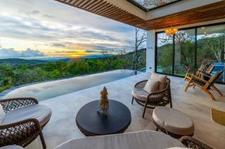 Luxury villa on the Cloud Forest Infinity Pool - 9