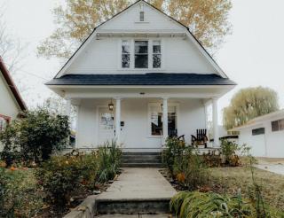 Downtown Deluxe Studio - Patio, Walk to Wineries - 2