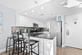10th Floor Beautiful Condo Splash pad w multiple pools & hot tub - 7