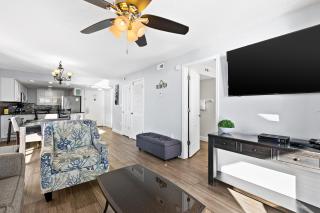 10th Floor Beautiful Condo Splash pad w multiple pools & hot tub - 4