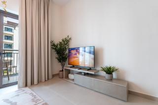 2BR Yas Golf Collection Golf View with Balcony - 4