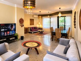 Elegant 3BR with lush balcony views - 8