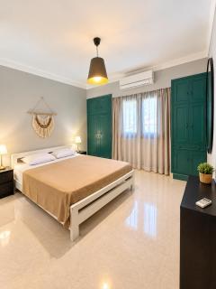 Elegant 3BR with lush balcony views - 3