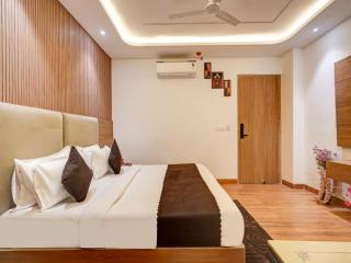 Hotel Sky Nest Suites Near Delhi Airport - 1