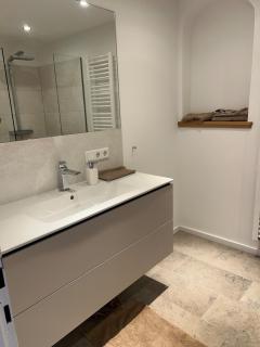 Bright Room with Gym & Balcony near Westpark - 2