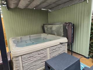 The Bay Cottage Hot tub jacuzzi - Morecambe Bay - 1