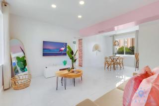 Free Parking, Bay View, Pool, Step To Beach - 9