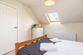 4BR Contractor Stay Parking Wi-Fi Spacious - 4