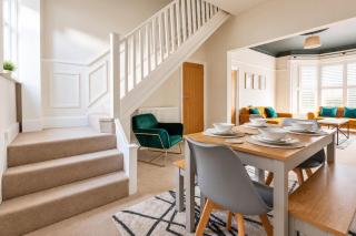 4BR Contractor Stay Parking Wi-Fi Spacious - 2