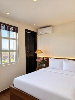 Shine Riverside Hotel - 8