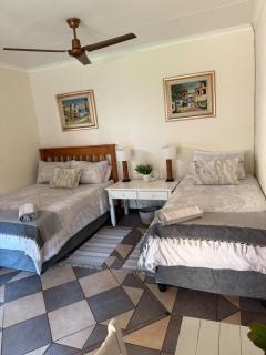 Golf View Guest House - 9