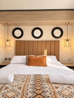 Stylish Lodge with Parking nr Ilfracombe & Beaches - 2