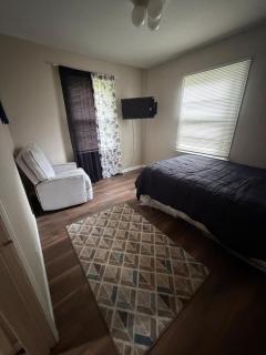 Cozy modern ranch retreat 2BR & 1BA - 2