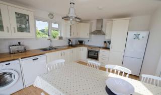 Rooftops Sleeps 8 Hot Tub Views Log Burner - 6