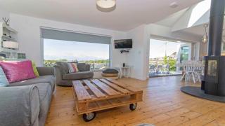 Rooftops Sleeps 8 Hot Tub Views Log Burner - 1
