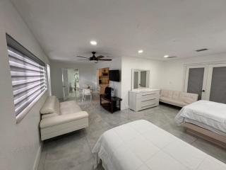 Comfortable Apartment Near Stadium and Beach - 4