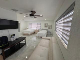 Comfortable Apartment Near Stadium and Beach - 3