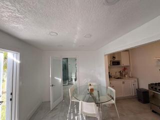 Comfortable Apartment Near Stadium and Beach - 2