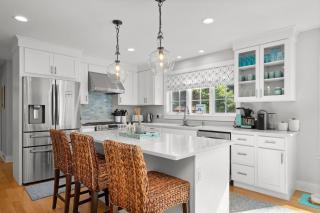 Chatham Luxury Retreat—Porch, Art Family Fun - 0
