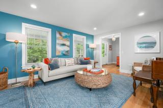 Chatham Luxury Retreat—Porch, Art Family Fun - 8