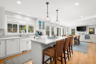 Chatham Luxury Retreat—Porch, Art Family Fun - 1