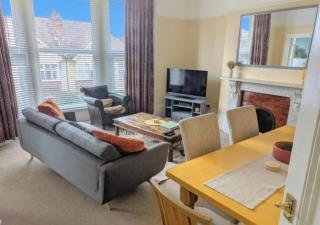 Large, central Southsea 3 bed apartment- 7 minutes walk to sea - 9