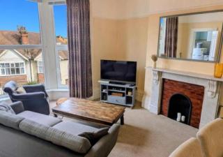Large, central Southsea 3 bed apartment- 7 minutes walk to sea - 6