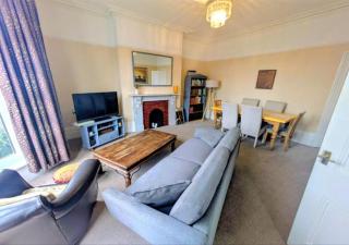 Large, central Southsea 3 bed apartment- 7 minutes walk to sea - 4