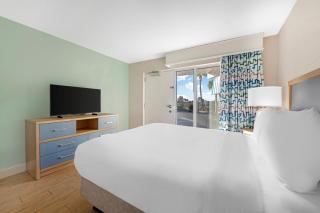 Dolphin Beach Club - 2