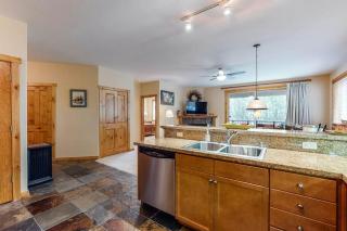 Comfortable and Convenient Truckee Condo - Truckee - 4