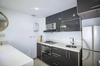 810 Spectacular View, Balcony and Parking - 4