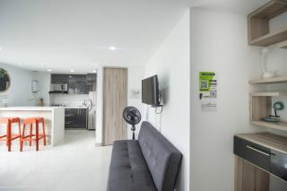 810 Spectacular View, Balcony and Parking - 3