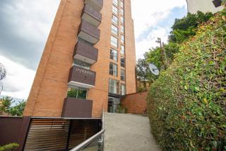 810 Spectacular View, Balcony and Parking - 1