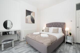Newly Renovated 4BR House with lots of amenities - 8