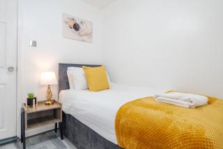 Newly Renovated 4BR House with lots of amenities - 1