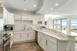 Emerald Grande 1025 - 6