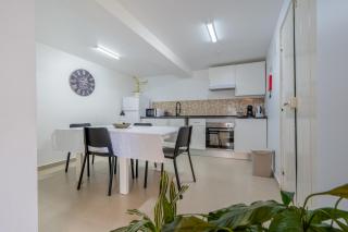 Fifty's House 2 By Sam Houses - 5