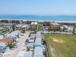 Seaglass Shores, steps to the beach & launch views - 8