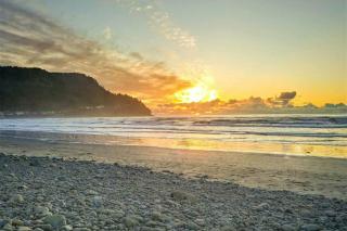Cozy Seaside Bungalow, Brand New Hot Tub, Fast WiFi & W&D - Walk to the Beach - 5