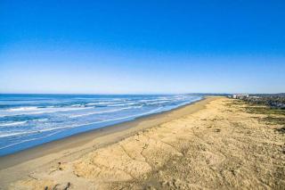 Cozy Seaside Bungalow, Brand New Hot Tub, Fast WiFi & W&D - Walk to the Beach - 3