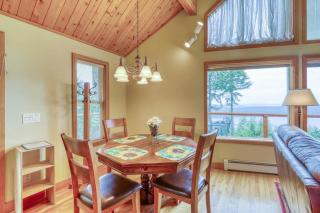 2 Bed 2 Bath Vacation home in Orcas Island - 7