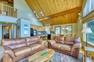 2 Bed 2 Bath Vacation home in Orcas Island - 3