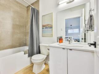 Stay at Esther downtown close to Everything! - 5